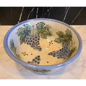 Quyle Kilns Art Pottery Fruit Strainer Bowl Reticulated Grape Design 9"x 3⅞" EUC